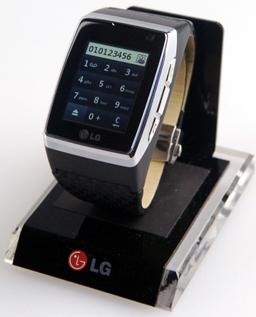 LG 3G Watch Phone: отсчет времени до начала продаж первого в мире телефона-часов начат