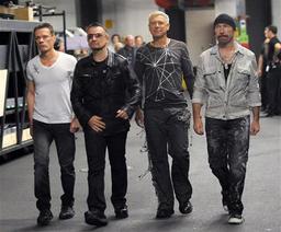Адам Клейтон из U2: «Музыкальные фаны вымирают»