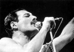 В честь фронтмена группы Queen откроют мемориал