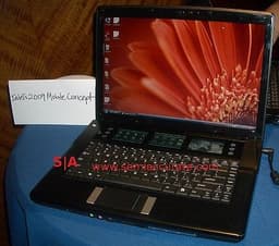 IDF 2009: мобильный концепт Tangent Bay — ноутбук с тремя дополнительными экранами и процессором Intel