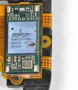 В iPod touch 3G использован контроллер 802.11n и есть место для камеры