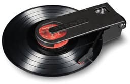 Миниатюрный проигрыватель виниловых пластинок Crosley Revolution оснащен портом USB