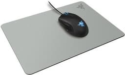 В игровом коврике Razer Scarab Gaming Mat используется «фрактальное покрытие»
