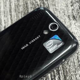 Опубликованы «шпионские снимки» смартфона на платформе Oak Trail с ОС MeeGo