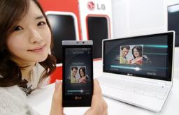 LG представляет свой первый телефон с возможностью 3-сторонней синхронизации