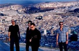 U2 напряженно работает над «действительно специфическим» новым альбомом