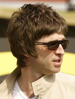 Группе Oasis пришлось за запись платить наличными