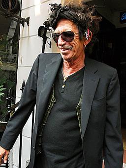 Гитарист Rolling Stones написал автобиографию