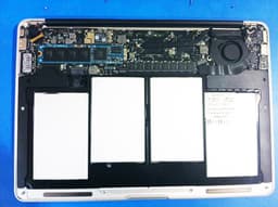 На снимке прототипа MacBook Air заметен нестандартный модуль флэш-памяти, а цена новой модели может быть значительно ниже 1499 долл.