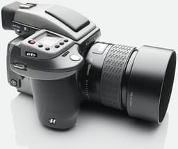 Hasselblad снижает цены — среднеформатная камера начального уровня H4D-31 с объективом 35-90 мм подешевела на 22,9%