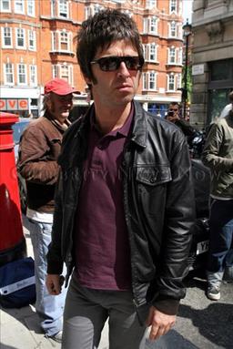 Вместо альбома Noel Gallagher займется подгузниками