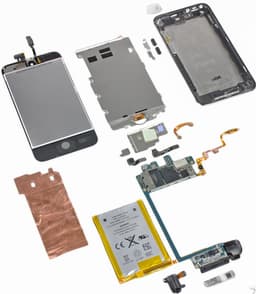 iPod touch 4G все-таки не имеет вибросигнала, его объем ОЗУ — вдвое меньший, чем у iPhone 4, а в дисплее не используется IPS-матрица