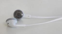 Наушники iriver IDP-1000: плоский шнур и объемное звучание