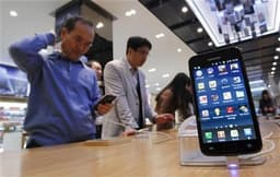 Samsung удалось продать за год более 300 млн. сотовых телефонов