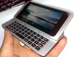 Первый смартфон Nokia с ОС MeeGo умер, не родившись?