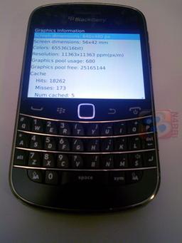 Первые фото смартфона BlackBerry Bold Touch 