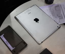 iPad 2 может быть объявлен 1 февраля. На CES 2011 замечен его макет