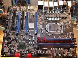 CES 2011: фото системной платы Sapphire P67