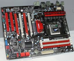Плата Biostar TA990FXE имеет четыре слота PCI Express 2.0 x16