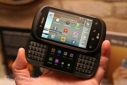 LG выпустит смартфон с двумя экранами и клавиатурой QWERTY