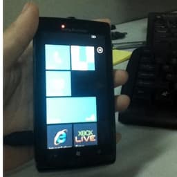 В Сети появились снимки прототипа смартфона Sony Ericsson с ОС Windows Phone 7