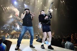 AC/DC не будут размещать песни в Интернете