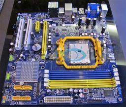 Foxconn подготовила к Computex 2011 недорогую системную плату для процессоров Llano