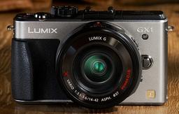 Panasonic LUMIX DMC-GX1: новая системная компактная камера с сенсорным управлением