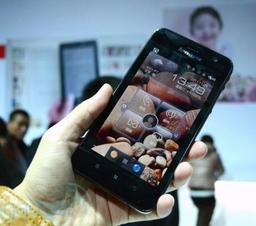 «Планшетофон» Lenovo LePad S2005 оснащен пятидюймовым экраном