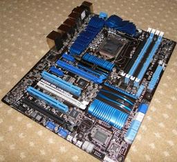 Фото дня: системная плата ASUS P8Z68 Deluxe GEN3 с поддержкой PCI Express 3.0