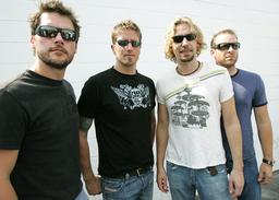 Nickelback анонсировала новый альбом Here And Now