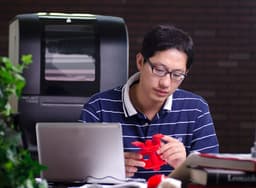 Настольный принтер 3D Systems ProJet 1500 «печатает» объемные объекты в цвете