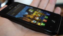 Android-смартфон LG Univa E510 позирует на шпионских фото