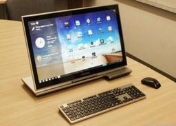 Экран моноблочного ПК Samsung Series 7 можно располагать параллельно столу