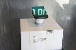 MWC 2012: фотографии смартфона Panasonic Eluga
