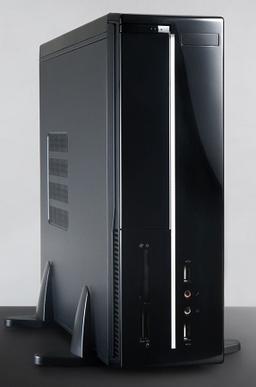 Компактный корпус Foxconn RS-506L вмещает системную плату Mini-ITX и два 3,5-дюймовых HDD