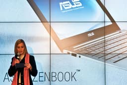 Ультрабук ASUS Zenbook UX21 Rose Gold дебютировал на подиуме для моделей