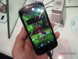 MWC 2012: ZTE показала смартфон PF112 под управлением Android 4.0