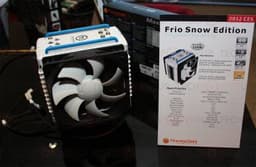 CES 2012: процессорные кулеры Thermaltake Frio и Frio OCK Snow Edition