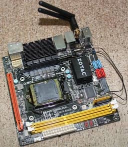 ZOTAC готовит для энтузиастов системную плату типоразмера Mini-ITX на чипсете Z77