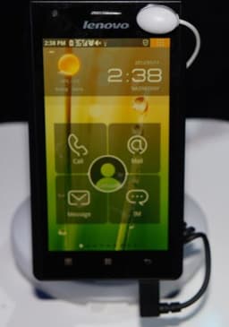 CES 2012: подробности о прототипе смартфона Lenovo K800 на платформе Intel Medfield