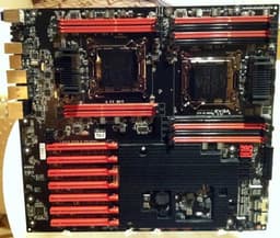 На плате EVGA SR-X есть два гнезда LGA 2011