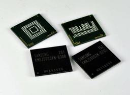 Samsung начинает производство многочиповых микросхем памяти для смартфонов