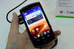 Смартфон Acer CloudMobile S500: «живые» фото и технические подробности