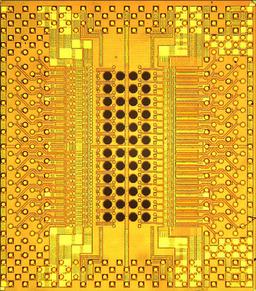 В IBM создан оптический приемопередатчик Holey Optochip, способный работать со скоростью 1 Тбит/с