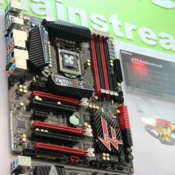 CeBIT: фоторепортаж со стенда ASRock – часть первая