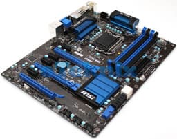Материнская плата MSI Z77A-GD45 запечатлена на фото