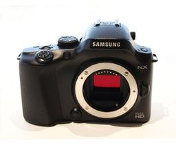 Новая камера Samsung NX20 получит поддержку Wi-Fi