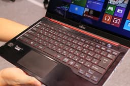 Fujitsu показала ультрабук и планшет под управлением Windows 8