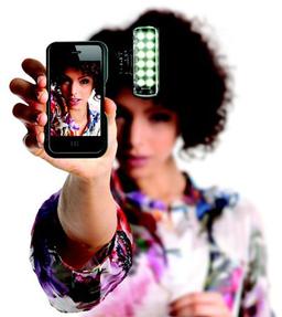 Manfrotto KLYP позволяет прикреплять к смартфонам iPhone осветительные приборы и штативы